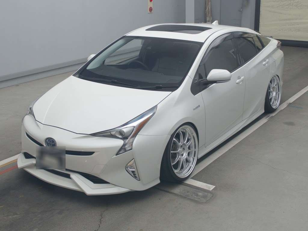 2017 Toyota Prius ZVW50[0]