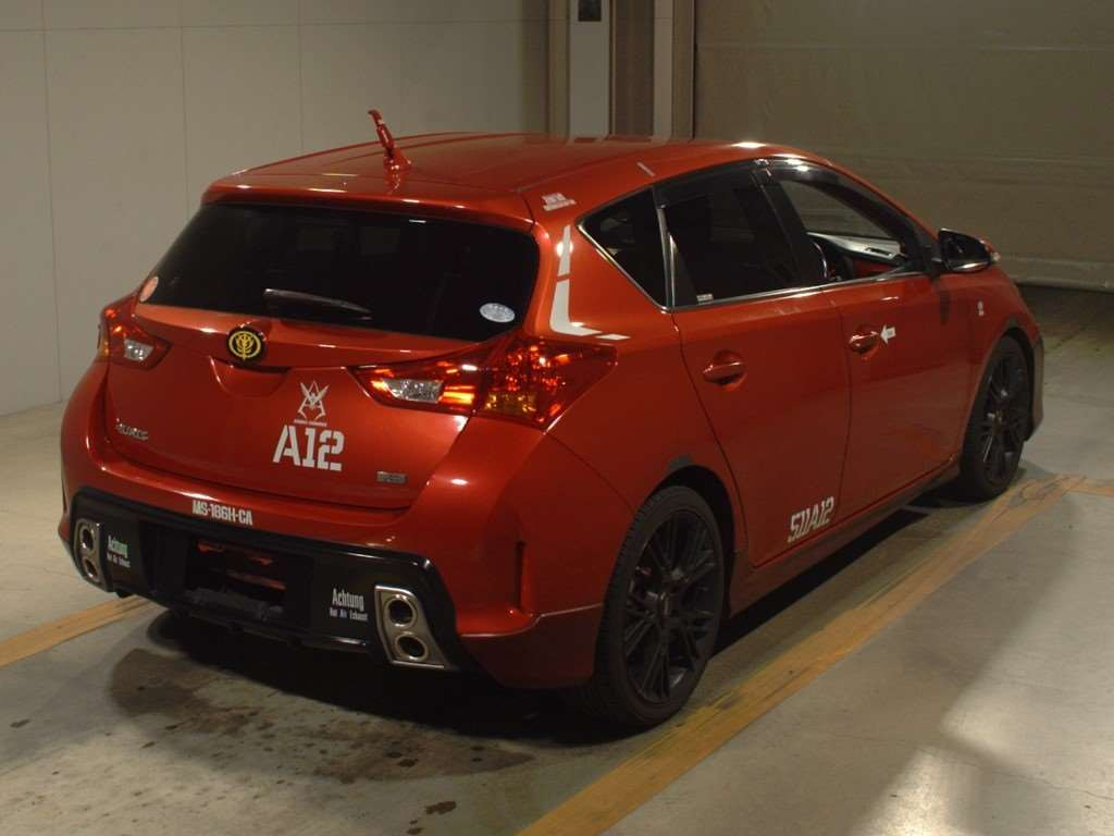 2013 Toyota Auris ZRE186H[1]