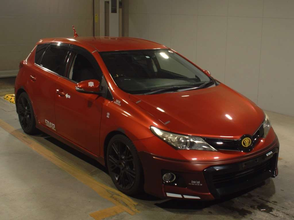 2013 Toyota Auris ZRE186H[2]