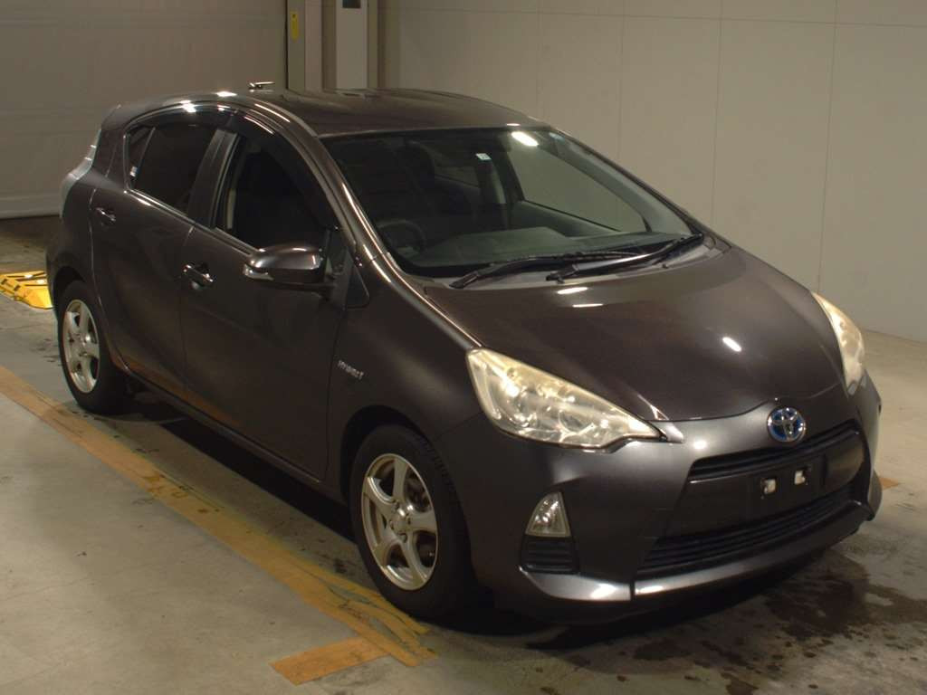 2012 Toyota Aqua NHP10[2]