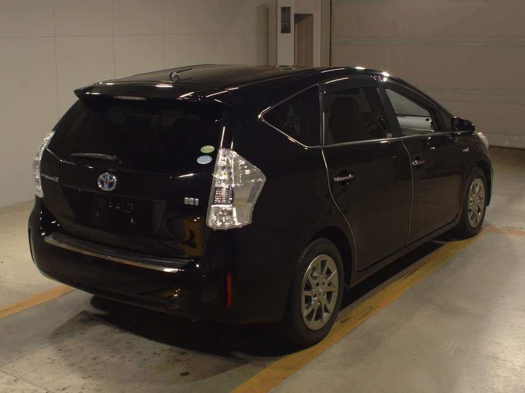 2013 Toyota Prius alpha ZVW41W[1]