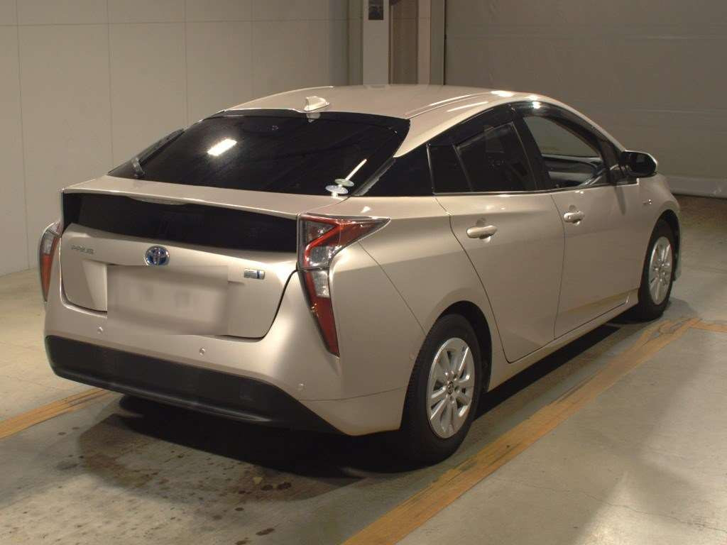 2017 Toyota Prius ZVW50[1]