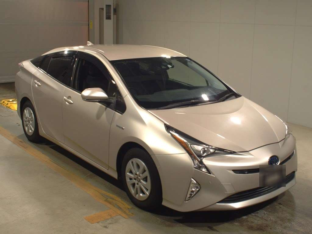 2017 Toyota Prius ZVW50[2]