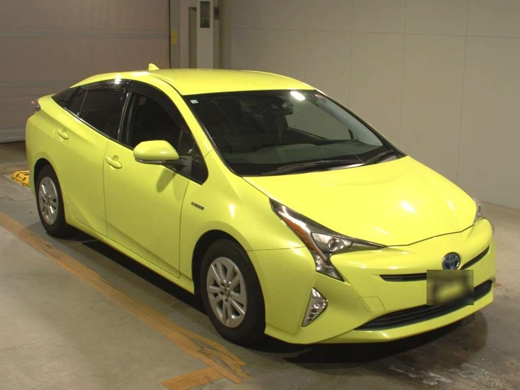 2016 Toyota Prius ZVW50[2]