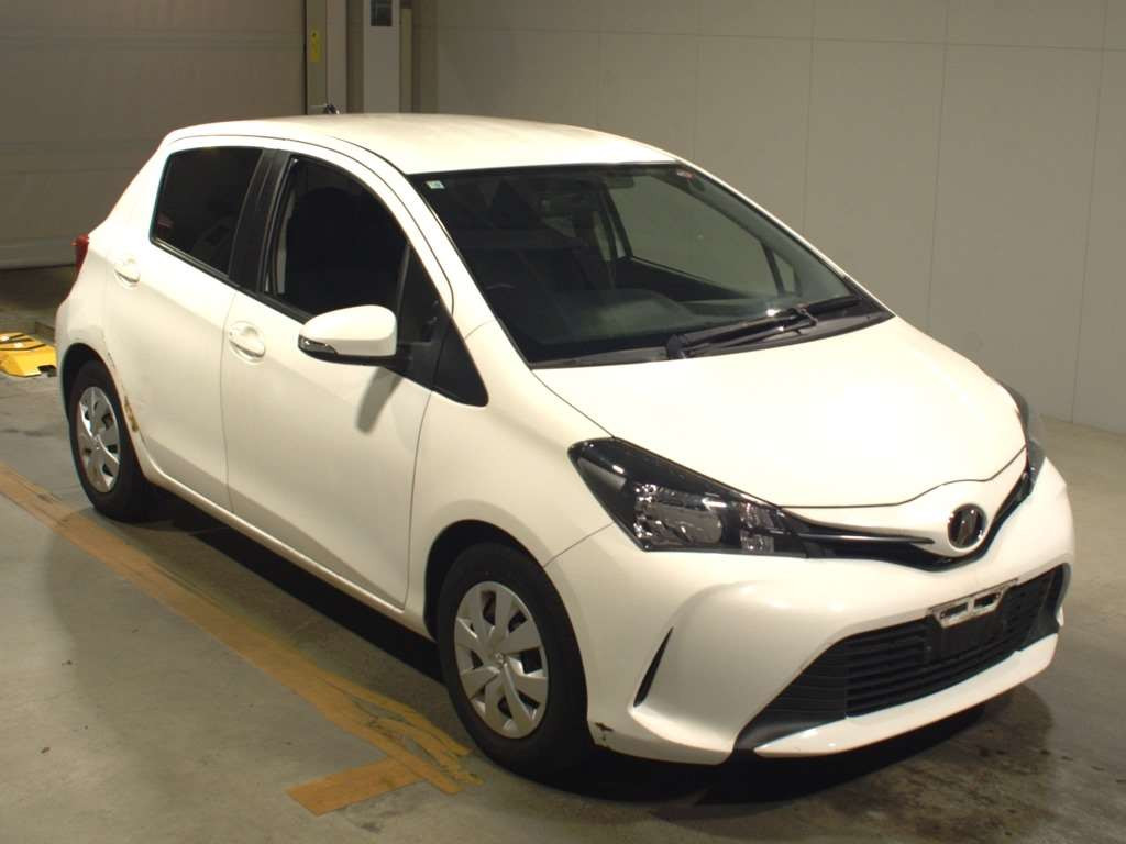 2016 Toyota Vitz NSP130[2]