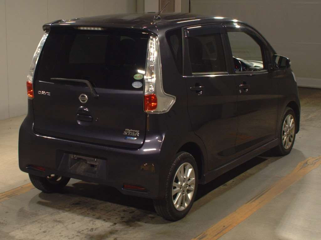 2013 Nissan DAYZ B21W[1]