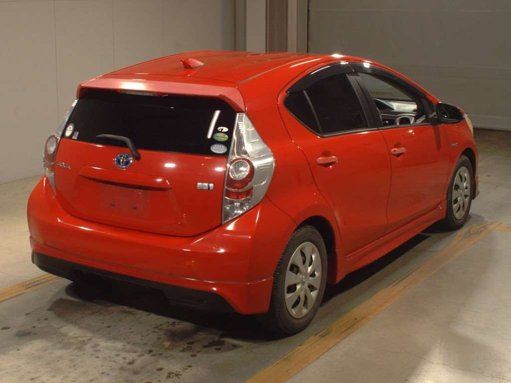 2012 Toyota Aqua NHP10[1]