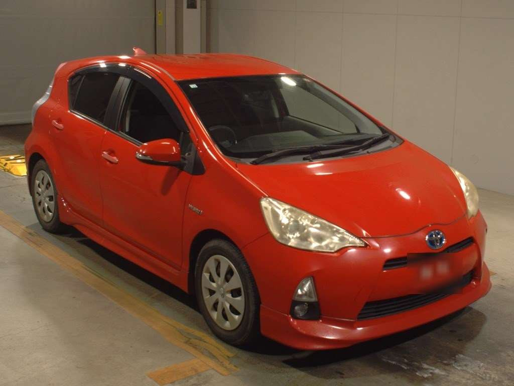 2012 Toyota Aqua NHP10[2]