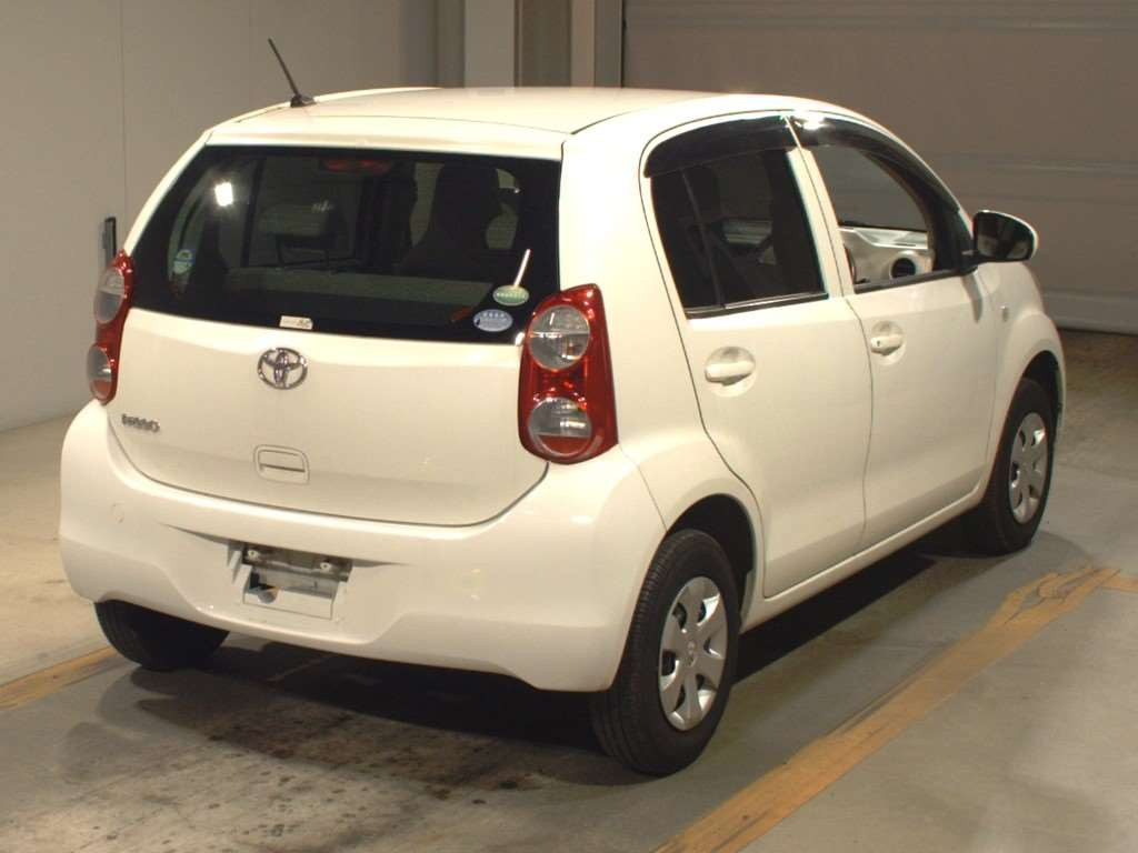 2012 Toyota Passo KGC30[1]