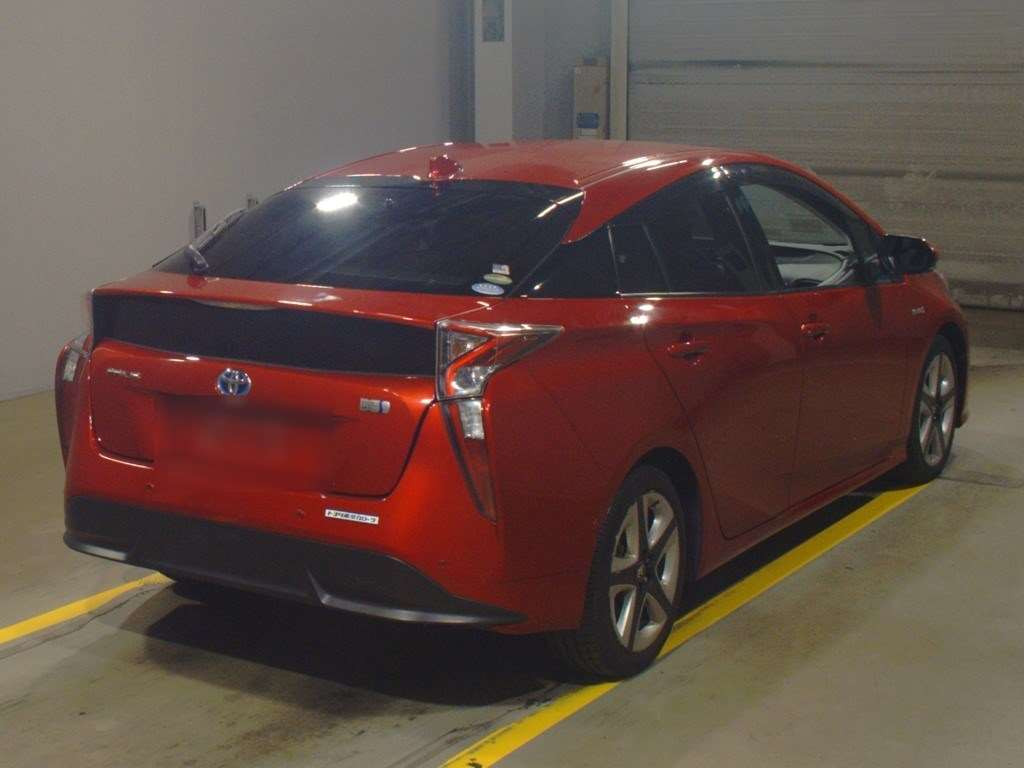 2016 Toyota Prius ZVW51[1]