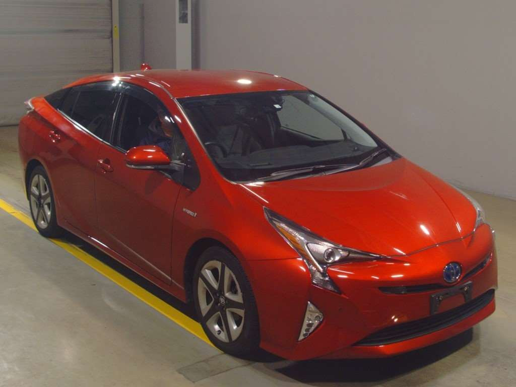 2016 Toyota Prius ZVW51[2]