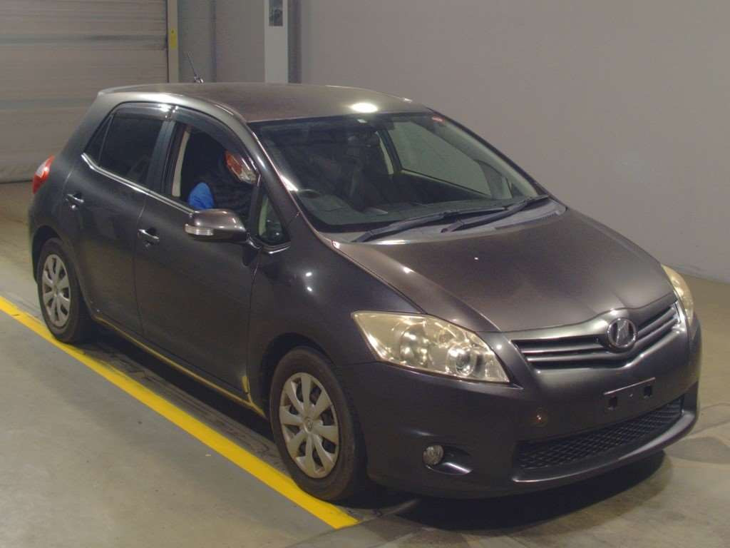 2009 Toyota Auris NZE151H[2]