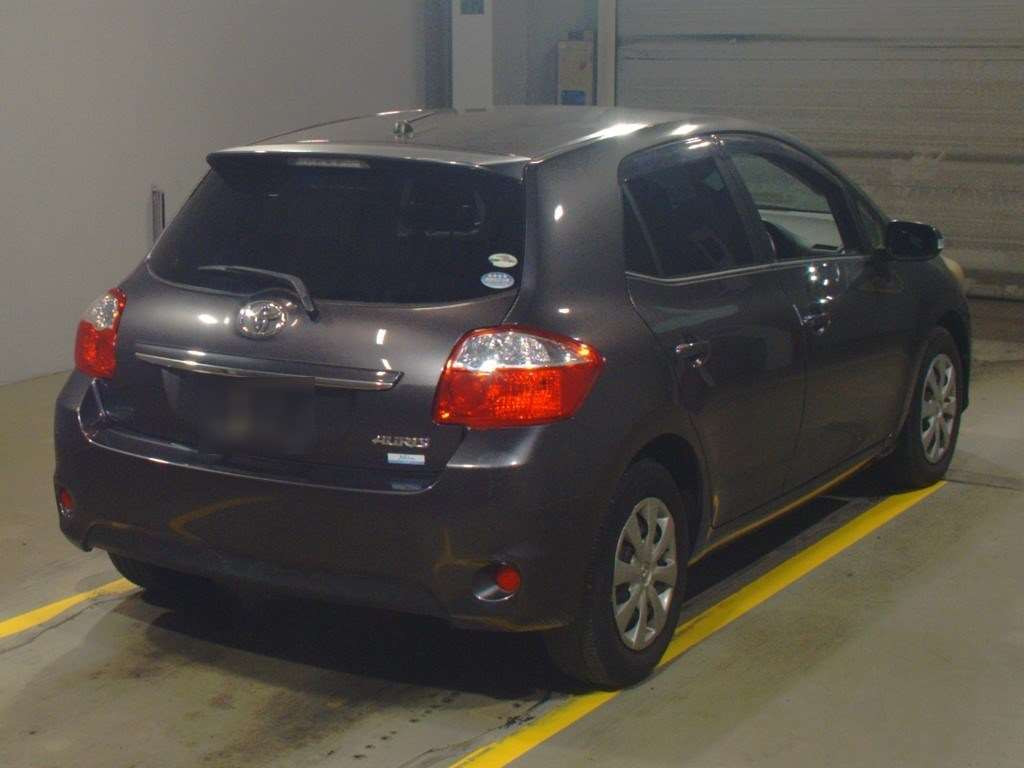 2010 Toyota Auris NZE151H[1]