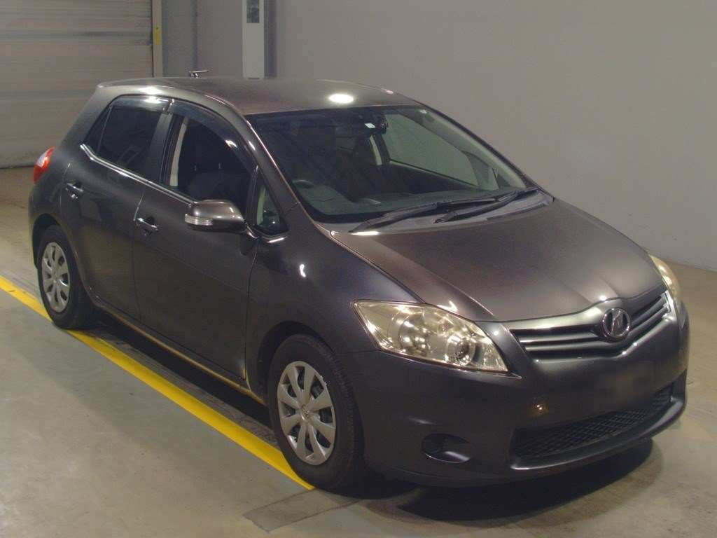 2010 Toyota Auris NZE151H[2]