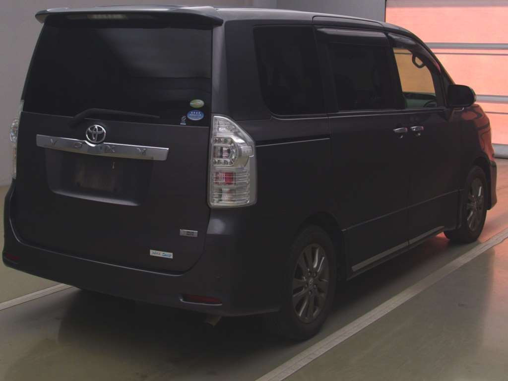 2012 Toyota Voxy ZRR70W[1]