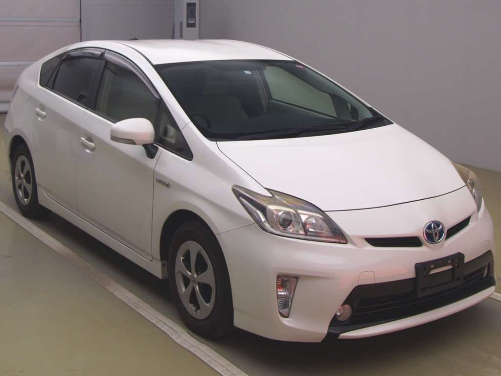 2013 Toyota Prius ZVW30[2]