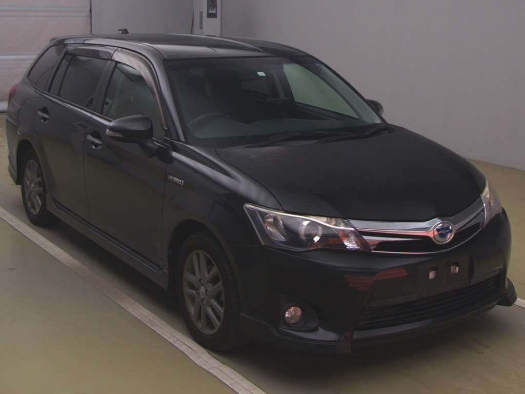 2013 Toyota Corolla Fielder NKE165G[2]