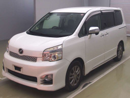 2013 Toyota Voxy