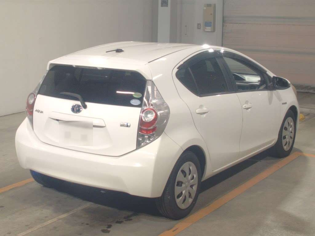 2012 Toyota Aqua NHP10[1]