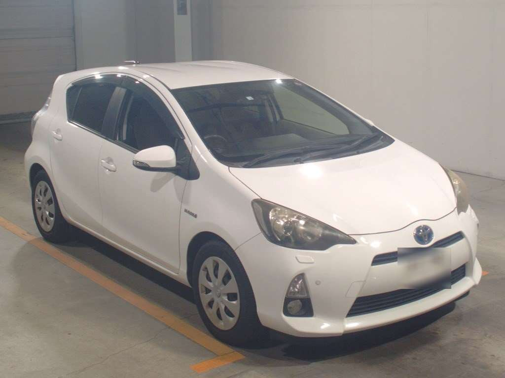 2012 Toyota Aqua NHP10[2]