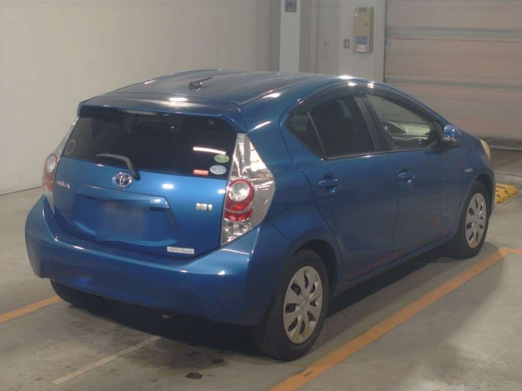 2012 Toyota Aqua NHP10[1]