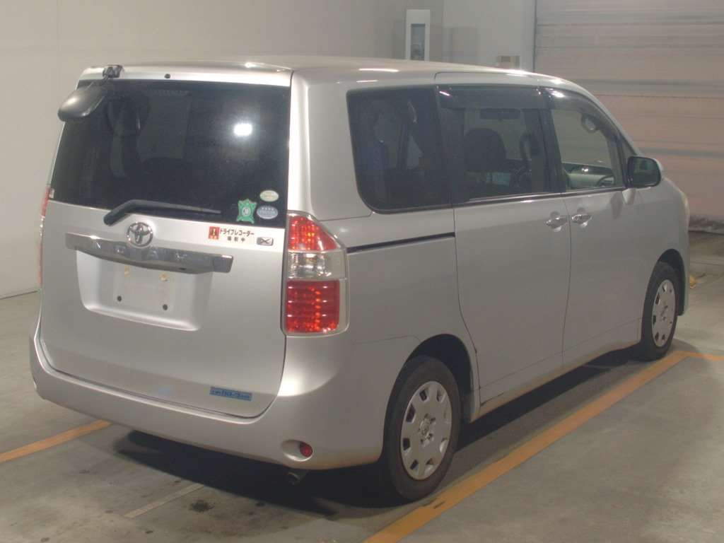 2009 Toyota Noah ZRR70G[1]