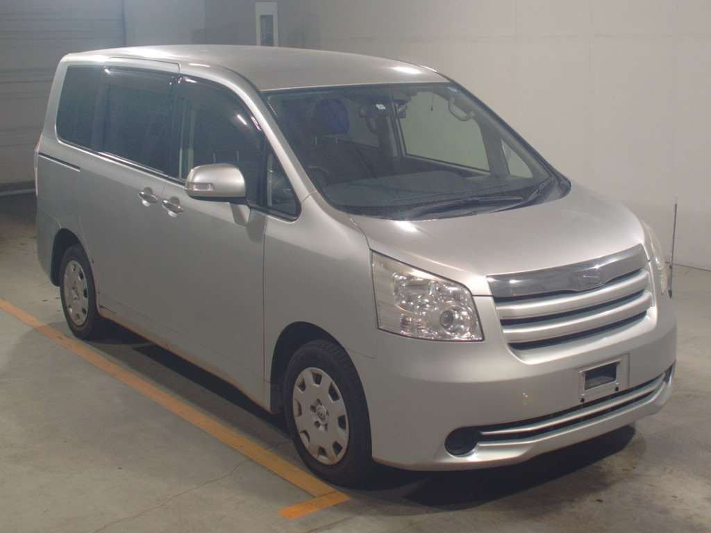 2009 Toyota Noah ZRR70G[2]