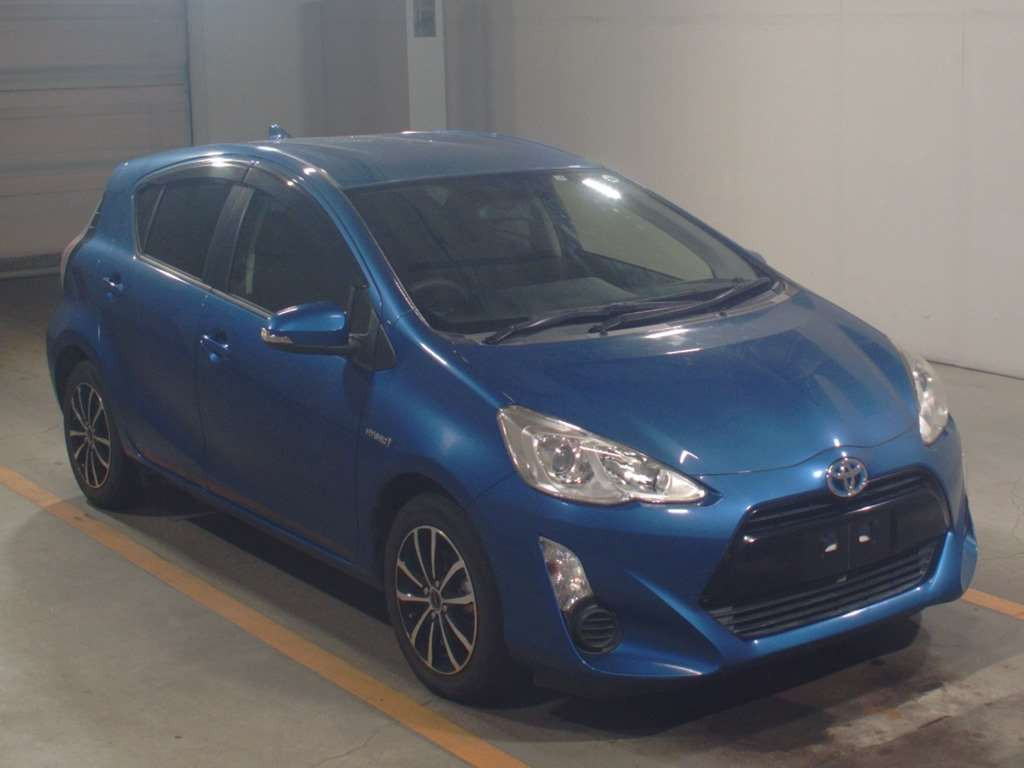 2015 Toyota Aqua NHP10[2]