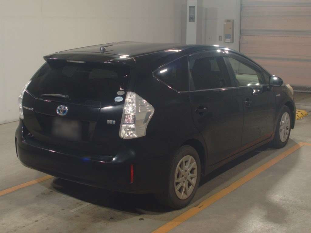 2012 Toyota Prius alpha ZVW41W[1]