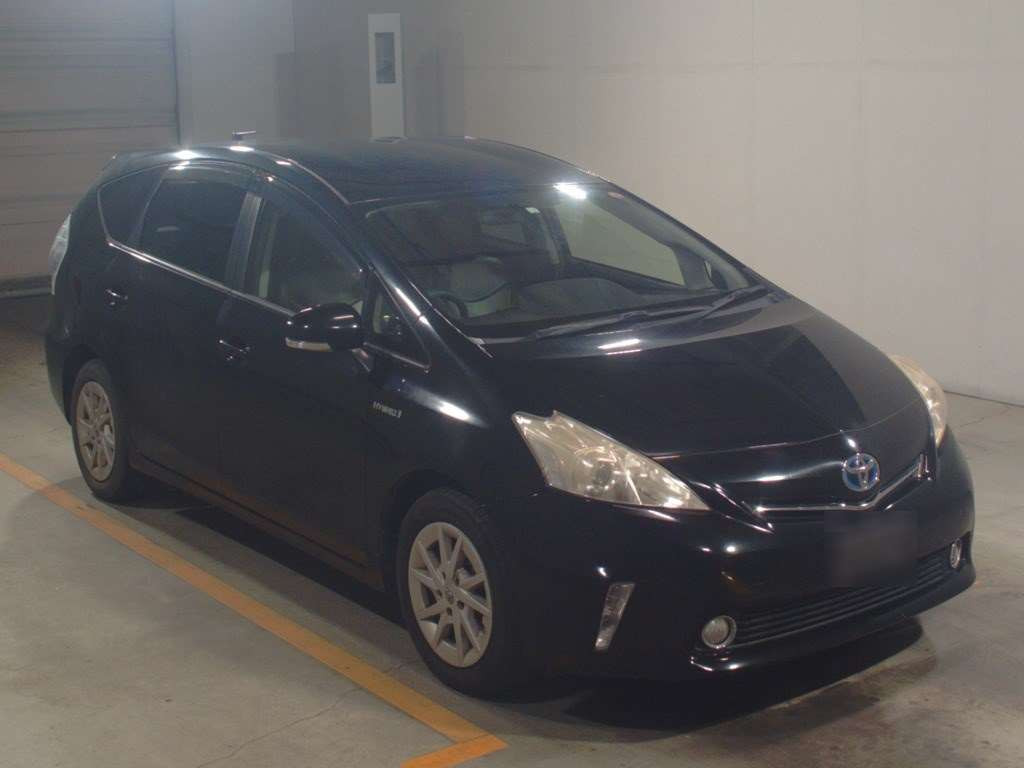 2012 Toyota Prius alpha ZVW41W[2]