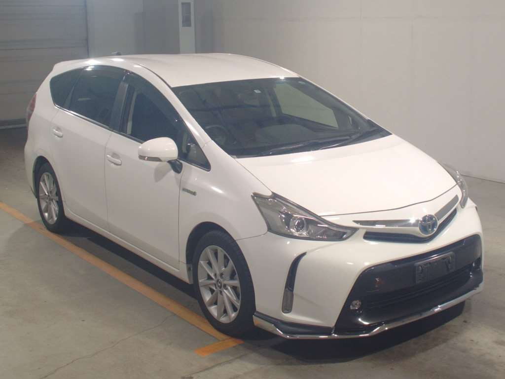 2015 Toyota Prius alpha ZVW41W[2]