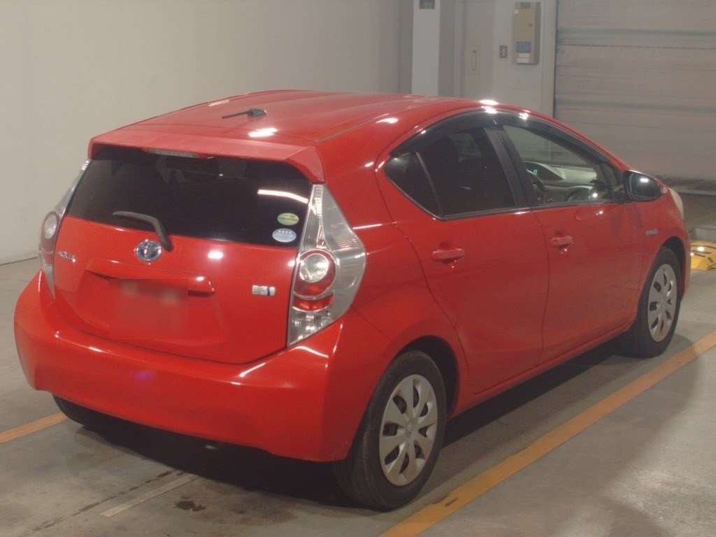 2013 Toyota Aqua NHP10[1]