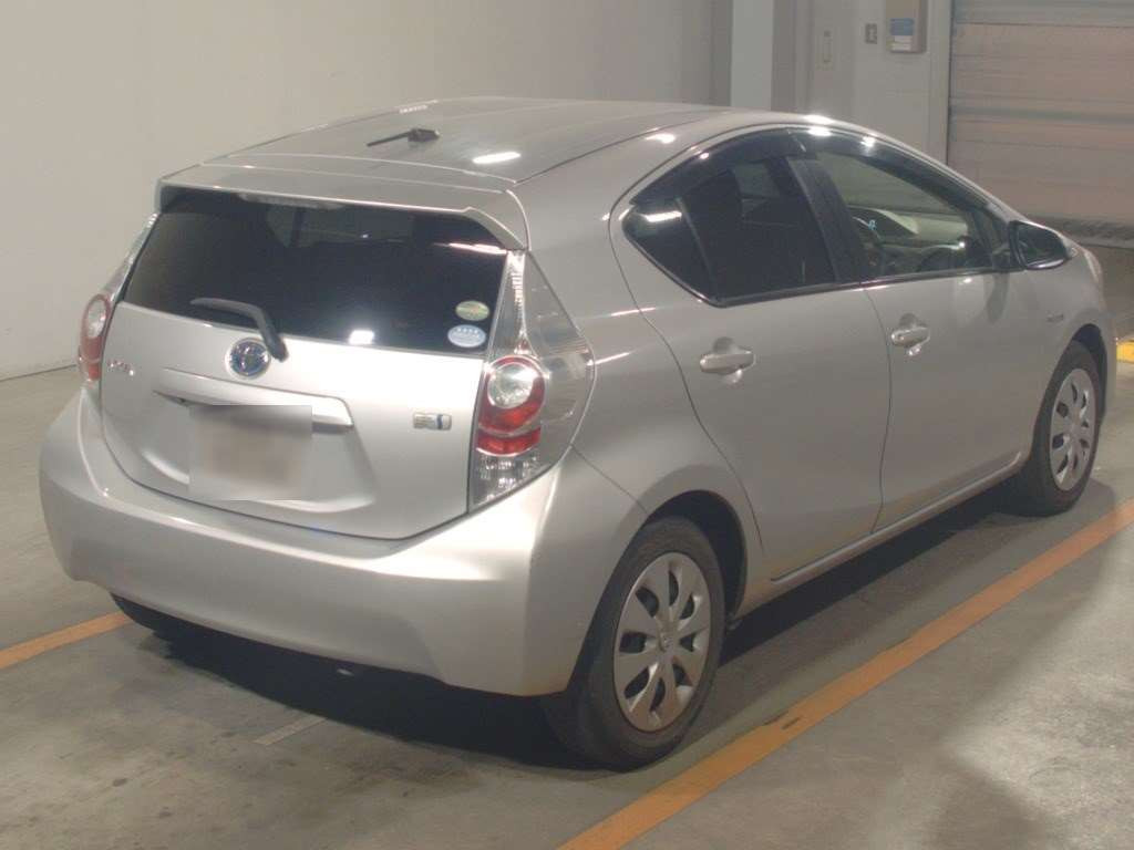 2014 Toyota Aqua NHP10[1]