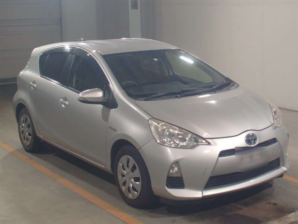 2014 Toyota Aqua NHP10[2]