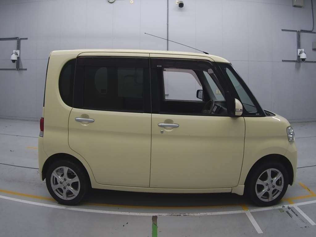 2011 Daihatsu Tanto L375S[2]