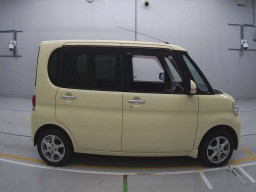 2011 Daihatsu Tanto