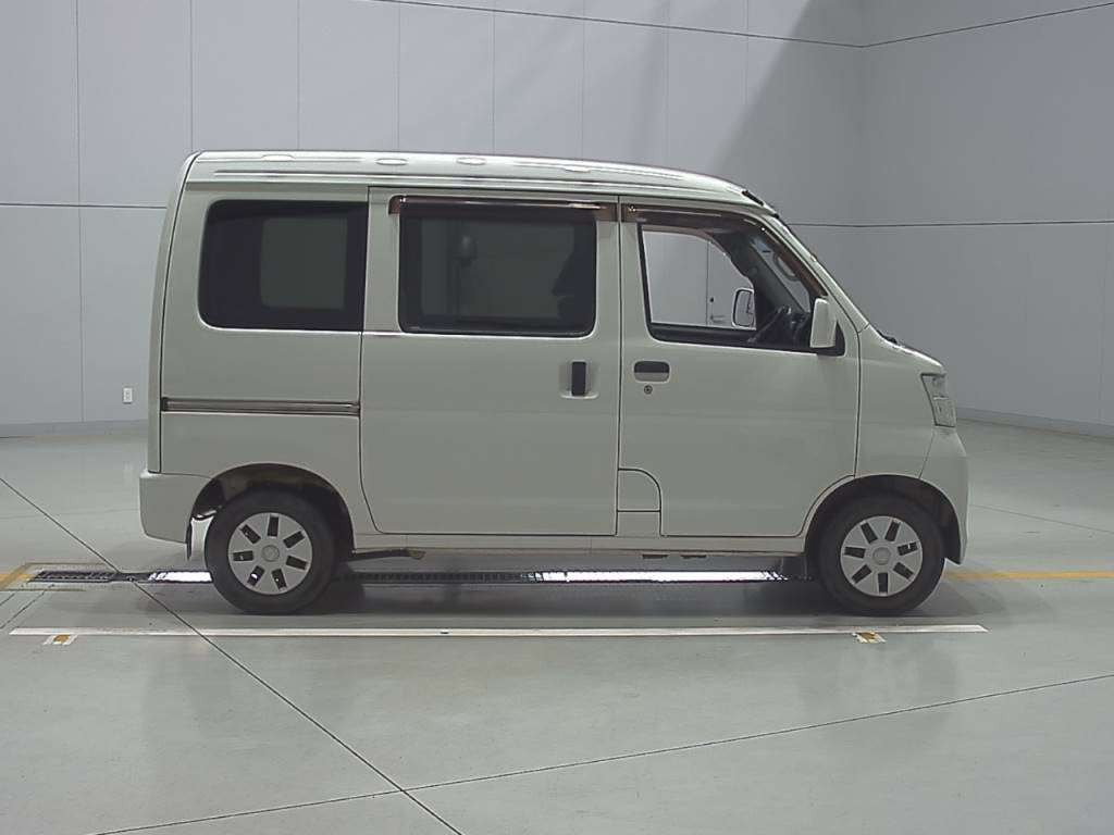 2017 Daihatsu Hijet Cargo S321V[2]