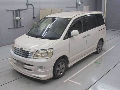 2002 Toyota Noah