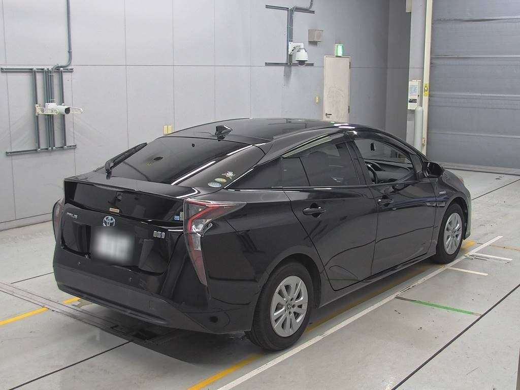 2017 Toyota Prius ZVW50[1]