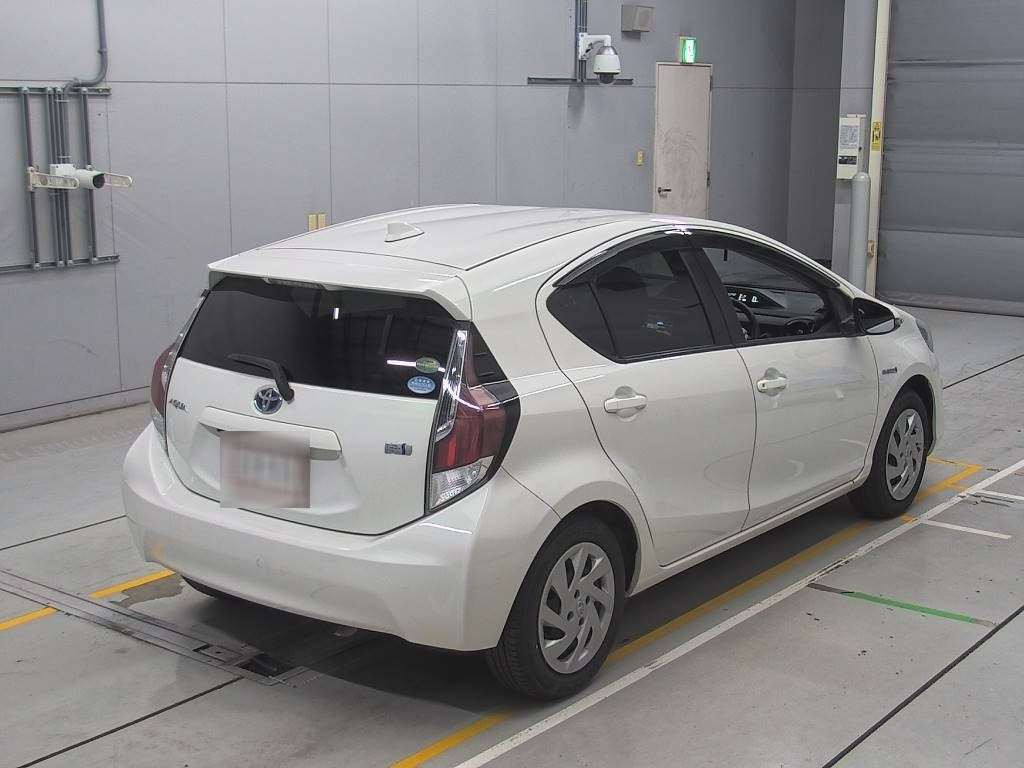 2015 Toyota Aqua NHP10[1]