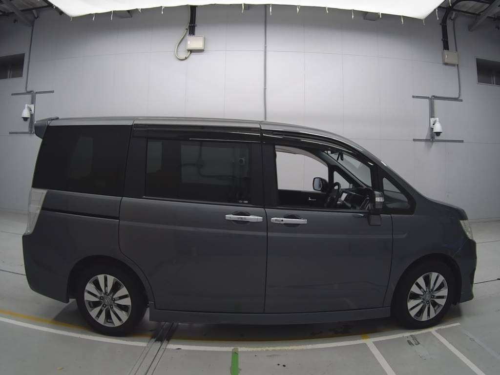 2013 Honda Step WGN Spada RK5[2]