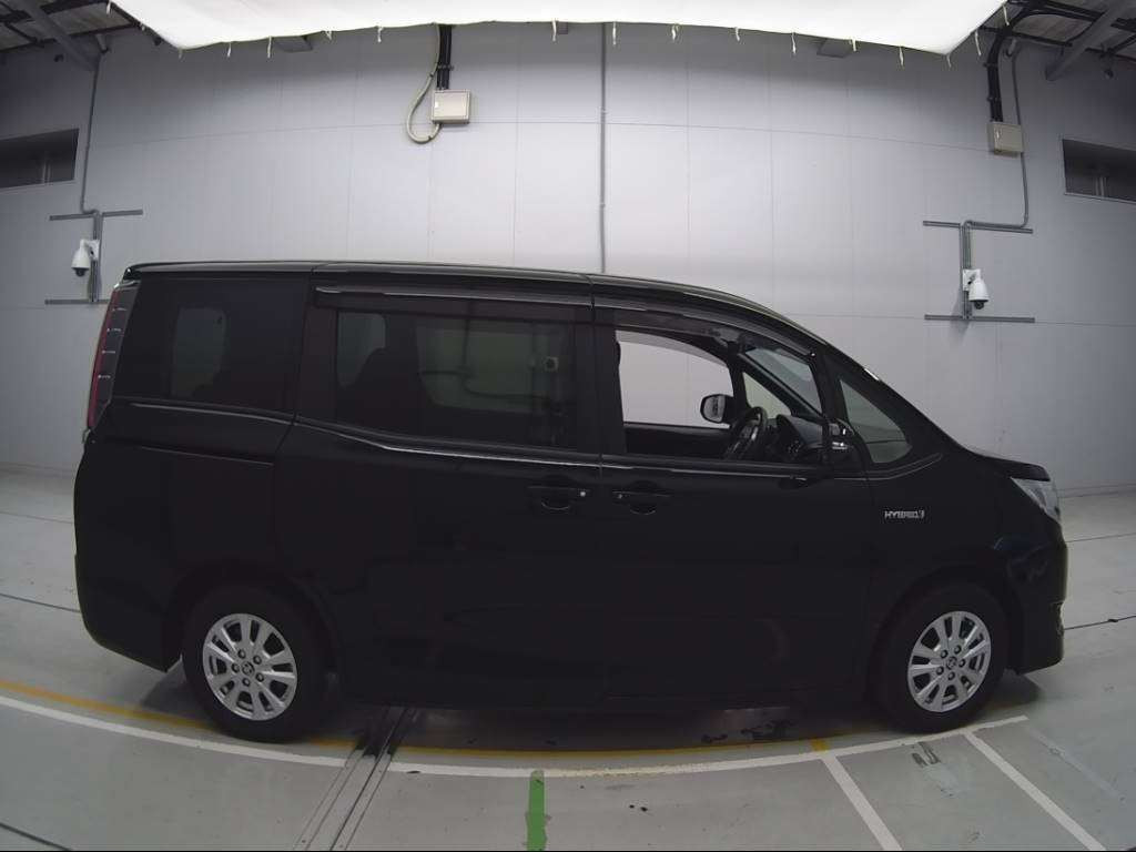 2019 Toyota Noah ZWR80G[2]