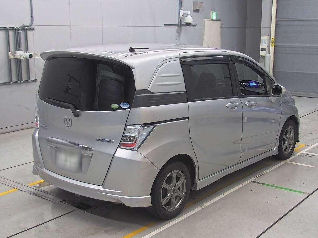 2012 Honda Freed spike hybrid GP3[1]