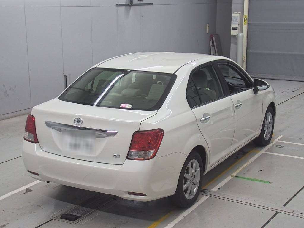 2013 Toyota Corolla Axio NZE161[1]