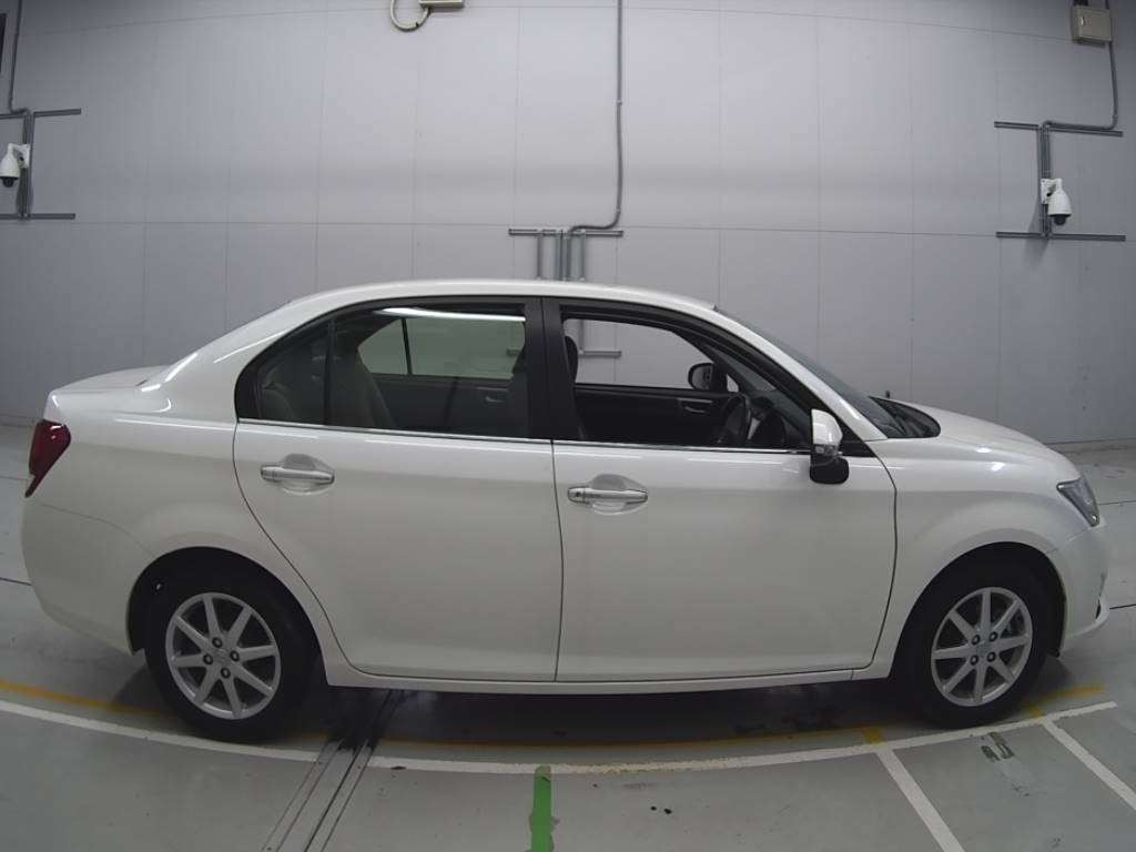 2013 Toyota Corolla Axio NZE161[2]