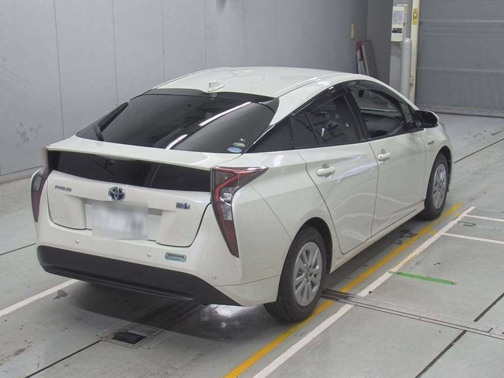 2017 Toyota Prius ZVW50[1]