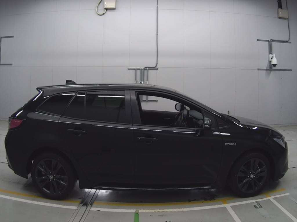 2019 Toyota Corolla Touring Wagon ZWE211W[2]