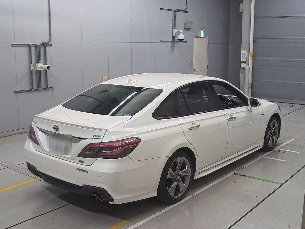 2018 Toyota Crown Hybrid AZSH20[1]