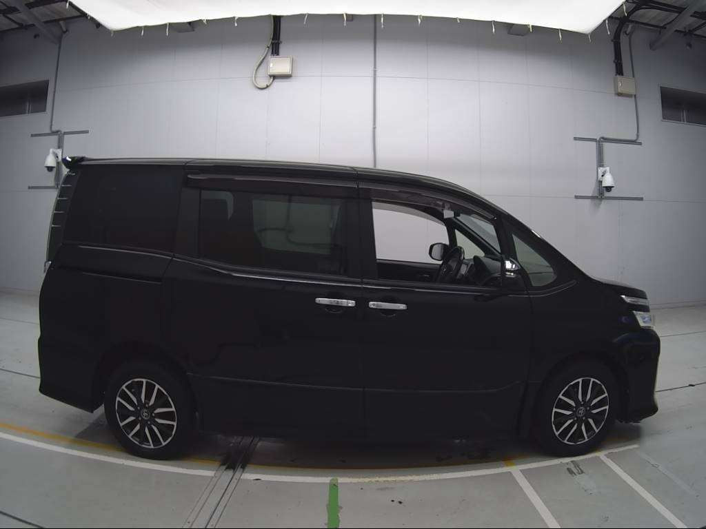 2016 Toyota Voxy ZRR85W[2]