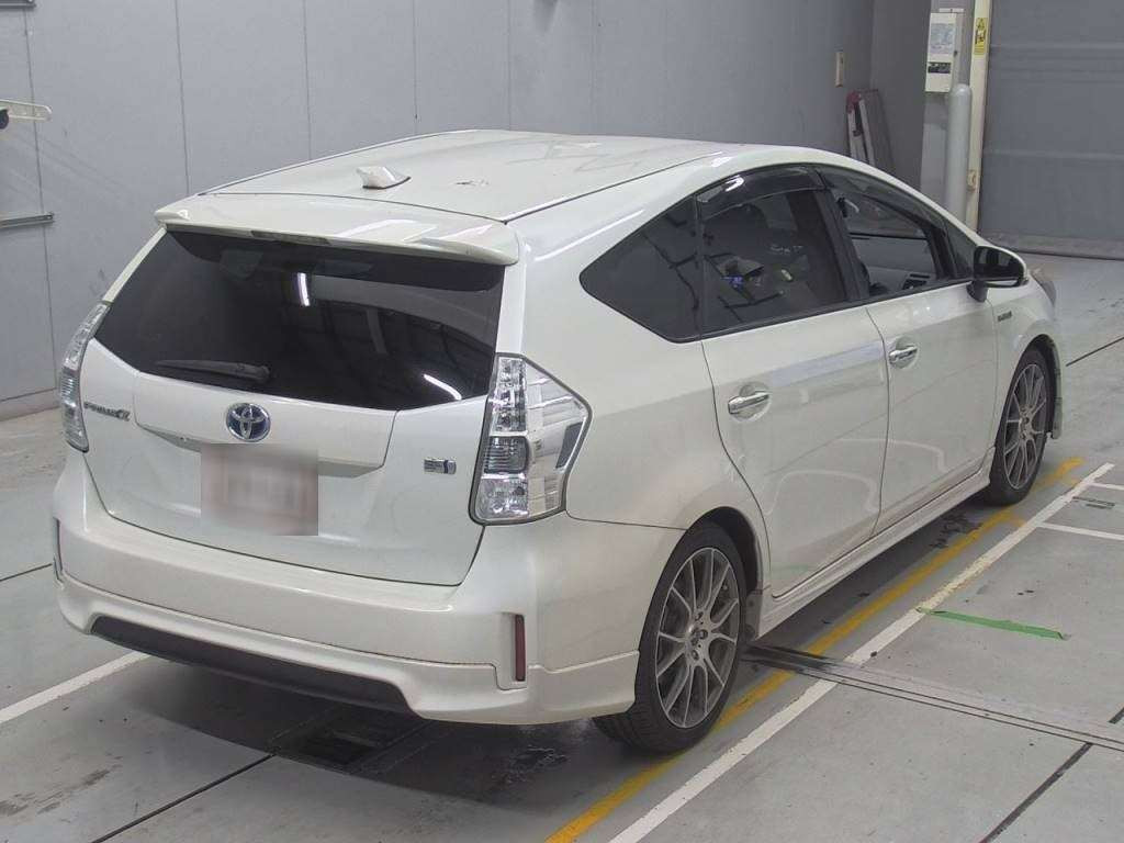 2014 Toyota Prius alpha ZVW40W[1]